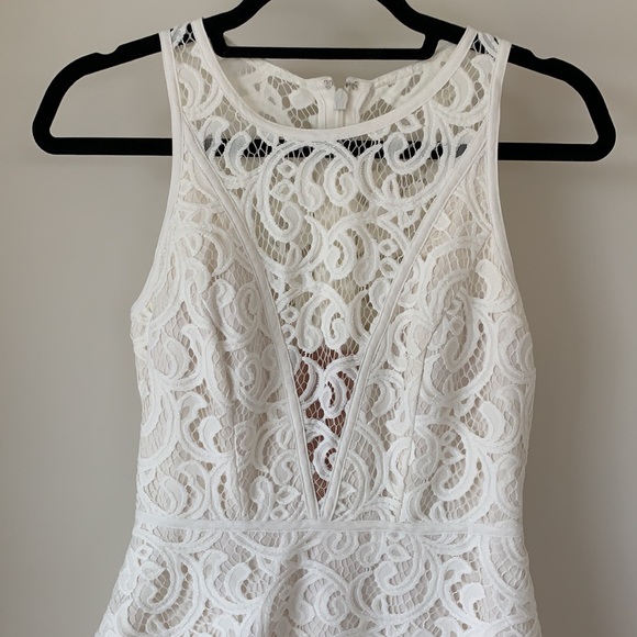 NEVER WORN BCBGMAXAZRIA white lace dress - Picture 3 of 4
